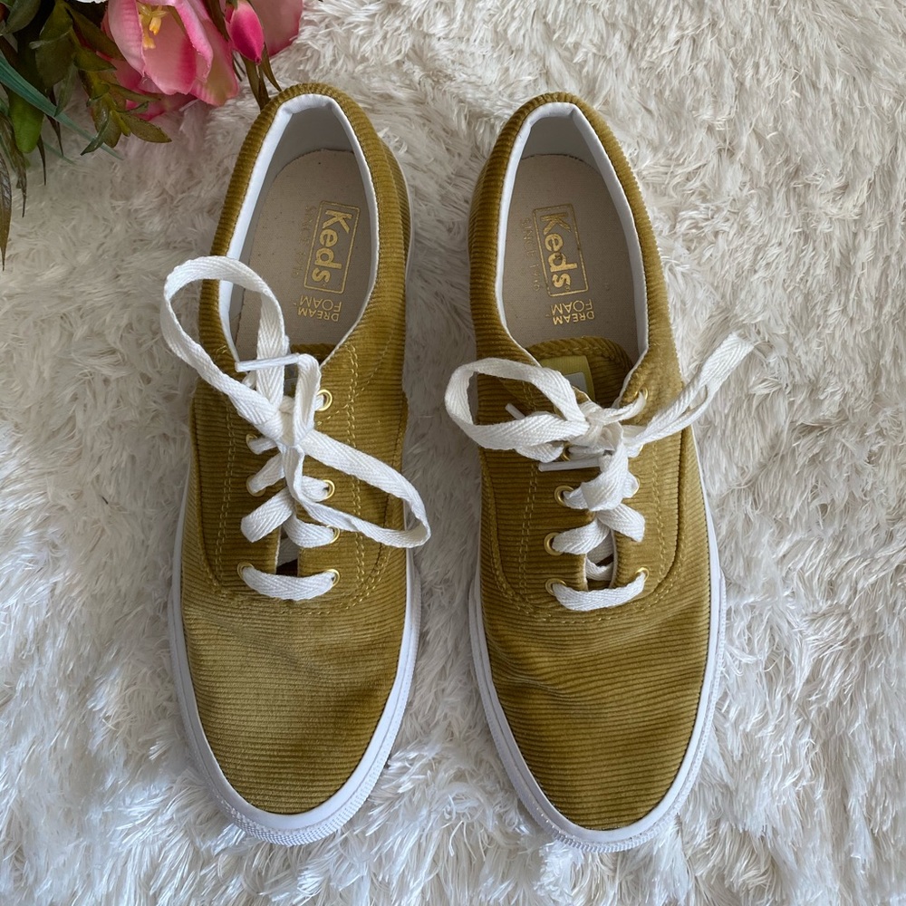 ✨LAST ONE✨KEDS Mustard Yellow Sneakers - Picture 3 of 10